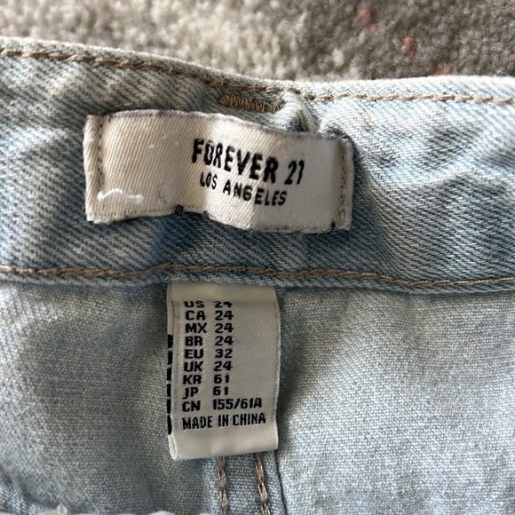 FOREVER 21 Light Wash Cut Off Jean Shorts - Picture 2 of 3